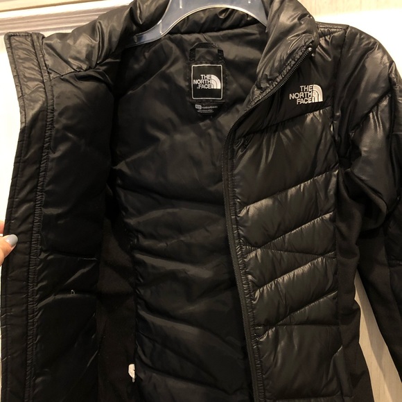North Face Women’s Jacket - Picture 6 of 10